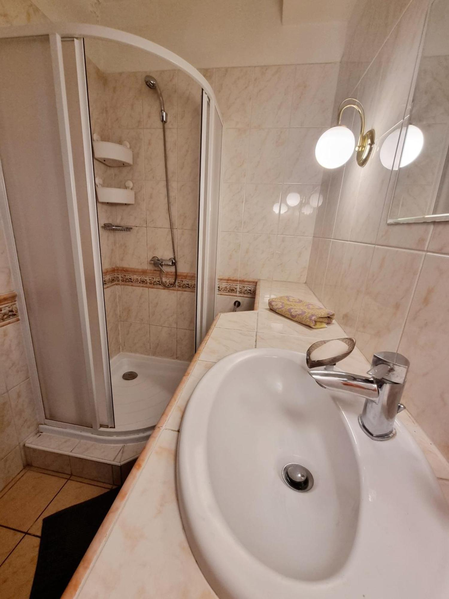 Big 4 Room Huge Apartment 布拉迪斯拉发 外观 照片