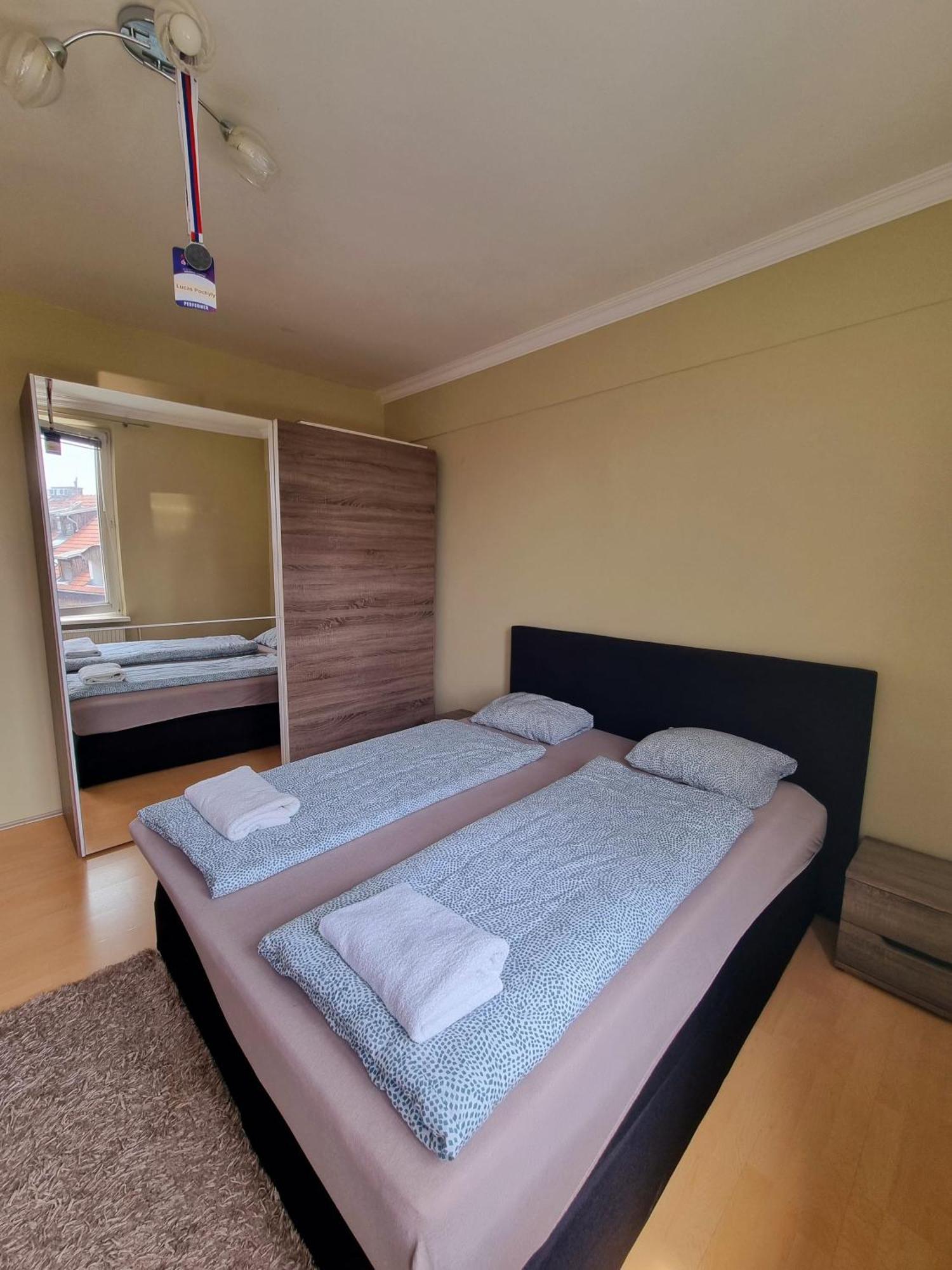 Big 4 Room Huge Apartment 布拉迪斯拉发 外观 照片